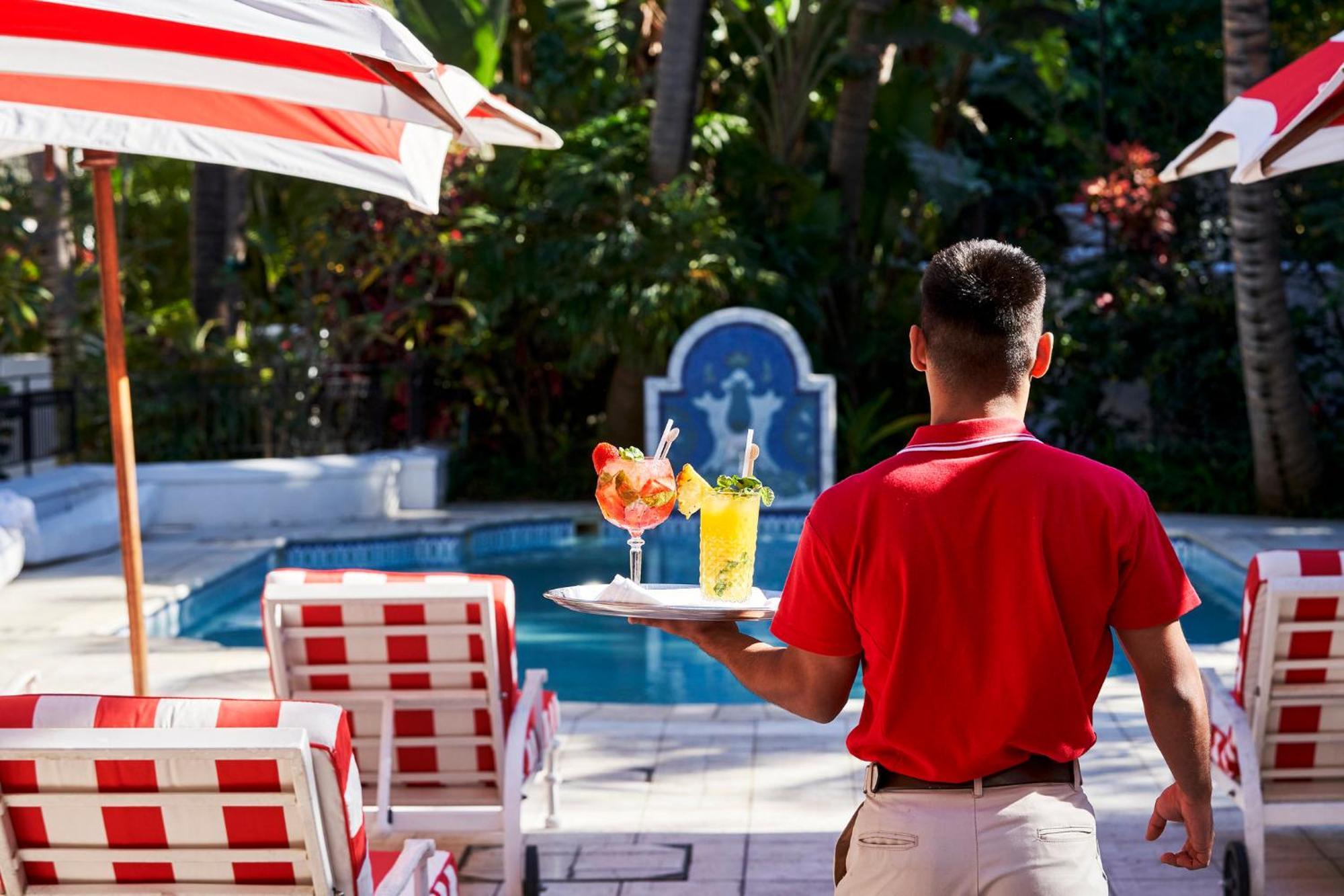 The Oyster Box Hotel Umhlanga Exterior photo A waiter at the Fontainebleau